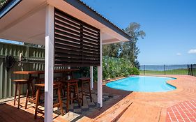 Lakefront House - Inea Retreat